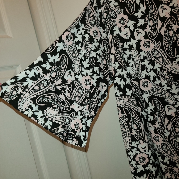 COPY - Roz and Allie plus size top short sleeve - Picture 2 of 7